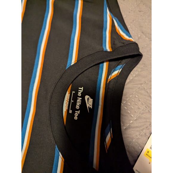 Nike Sportswear Club Stripe Embroidered Logo T-Shirt Tee Men's S DZ2985-011 - Picture 4 of 9